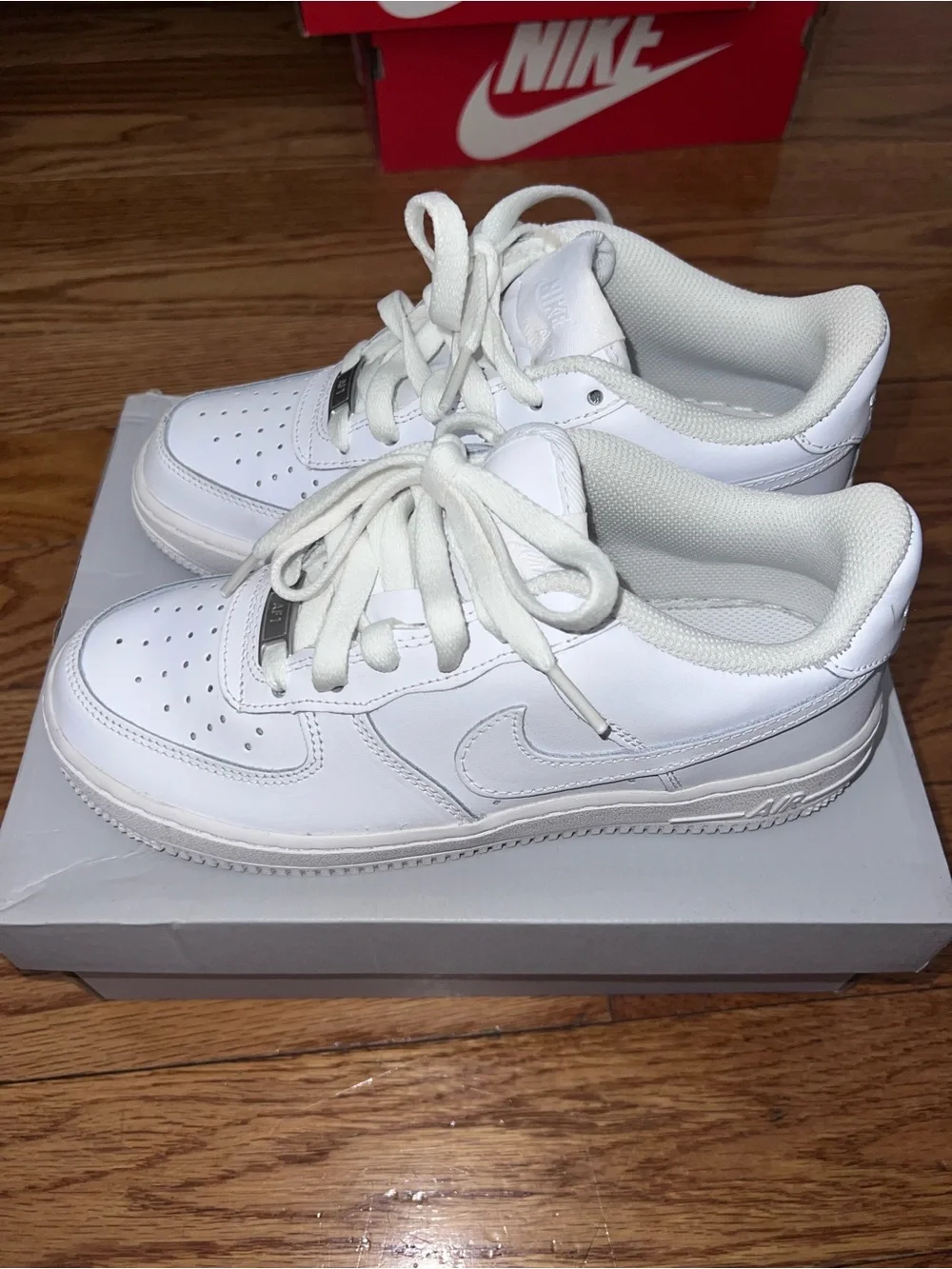 Nike White/Gray Air Force 1 LE (GS) Box Label